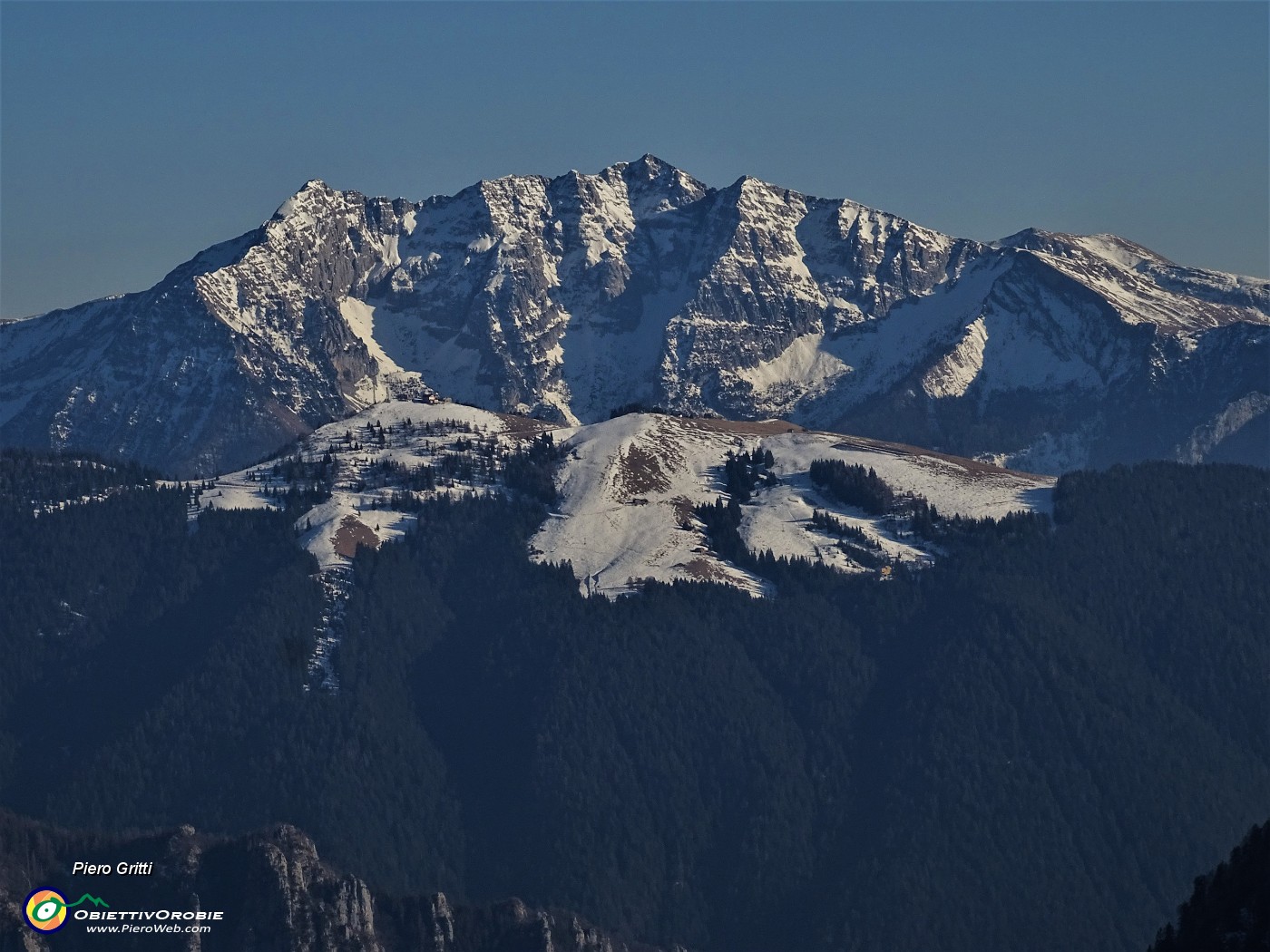 67 Zoom su Cima Menna (2300 m).JPG